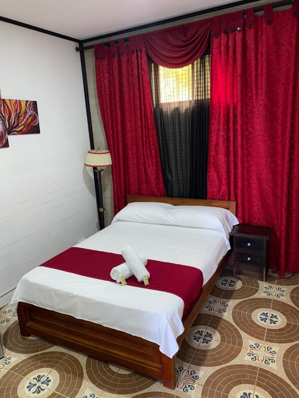 Hollywood Paradise Hotel Ριονέγρο Εξωτερικό φωτογραφία