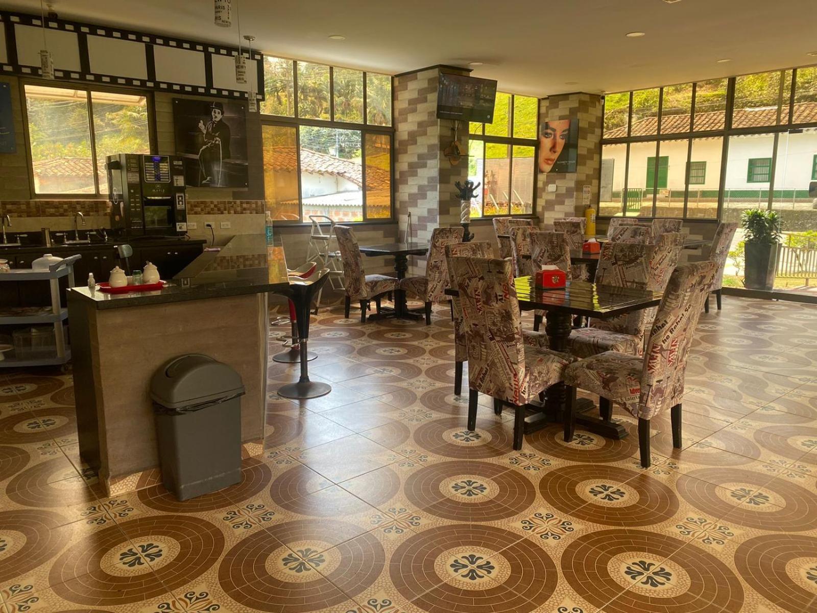 Hollywood Paradise Hotel Ριονέγρο Εξωτερικό φωτογραφία