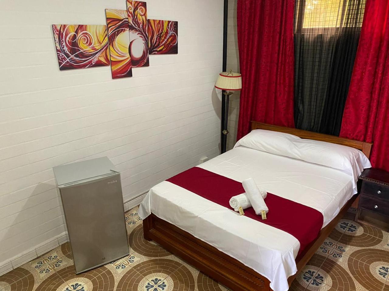 Hollywood Paradise Hotel Ριονέγρο Εξωτερικό φωτογραφία
