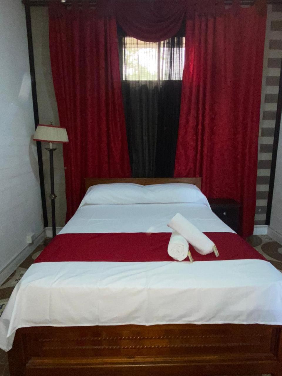 Hollywood Paradise Hotel Ριονέγρο Εξωτερικό φωτογραφία